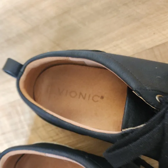 Vionic Winny Black Leather Lace-Up Sneakers - Picture 5 of 8